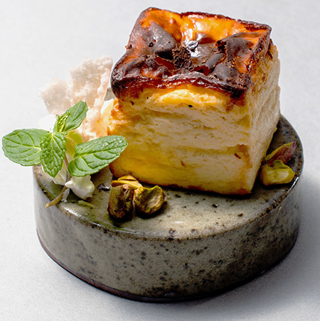 「地層・バスクチーズケーキ」950円/AWAJI EARTH MUSEUM（兵庫県/淡路市）