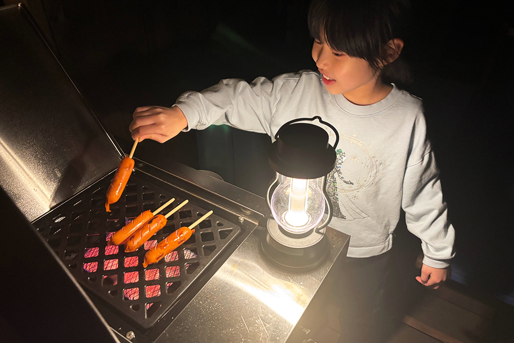 BBQ食材を焼く様子/UMI-YAMA CHIKURA（千葉県／南房総市）