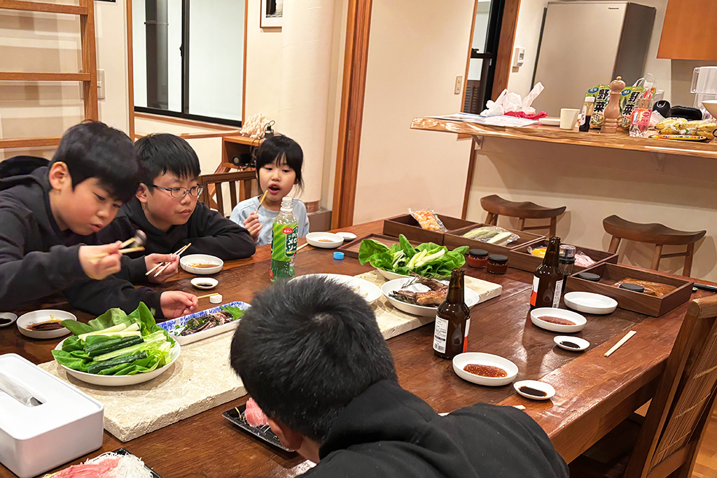 食事をする様子/UMI-YAMA CHIKURA（千葉県／南房総市）