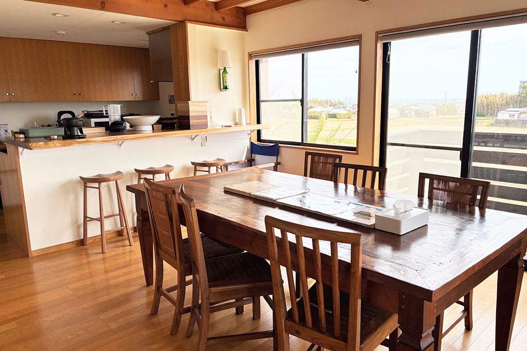 6人掛けのテーブル/UMI-YAMA CHIKURA（千葉県／南房総市）