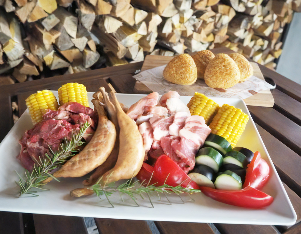 お肉も魚介もある「スタンダードBBQ」（写真は4人前）/堺原池BBQ matoi（大阪府/堺市）