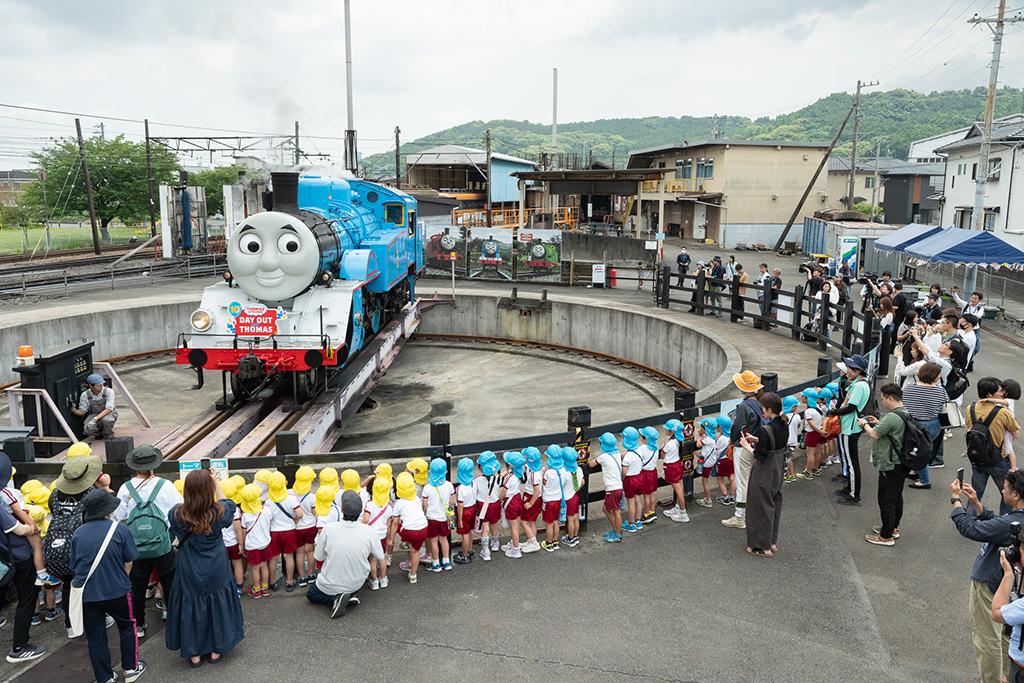 新金谷駅構内での転車台/大井川鐵道「きかんしゃトーマス号」