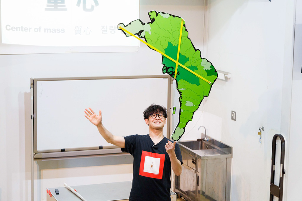 科学実験のライブパフォーマンス/大阪市立科学館（大阪府）