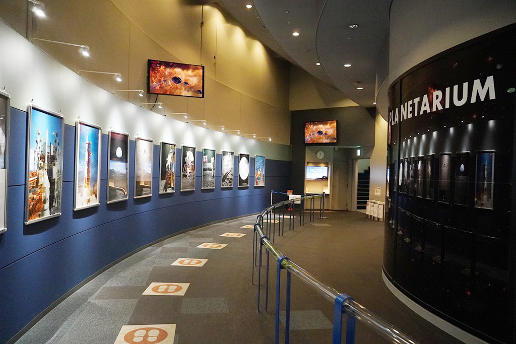 プラネタリウム月面着陸などの写真パネルの展示/大阪市立科学館（大阪府）