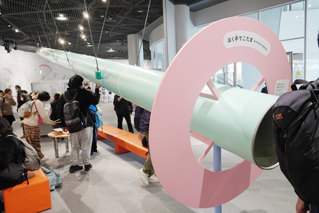 「はく手でこだま」/大阪市立科学館（大阪府）