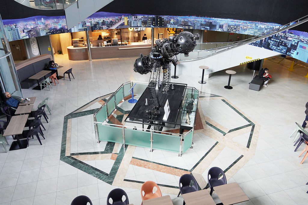 地下1階「ツアイス広場」/大阪市立科学館（大阪府）