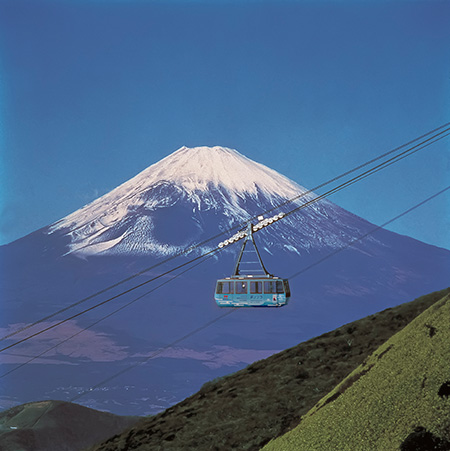 富士山や芦ノ湖を望む展望台へは駒ヶ岳ロープウェーを利用/箱根園(神奈川県箱根町)