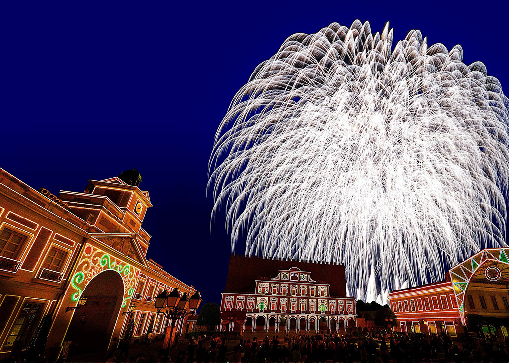大迫力の花火「ムーンライトフィナーレ」/志摩スペイン村 ハッピーイースター(三重県/志摩市)