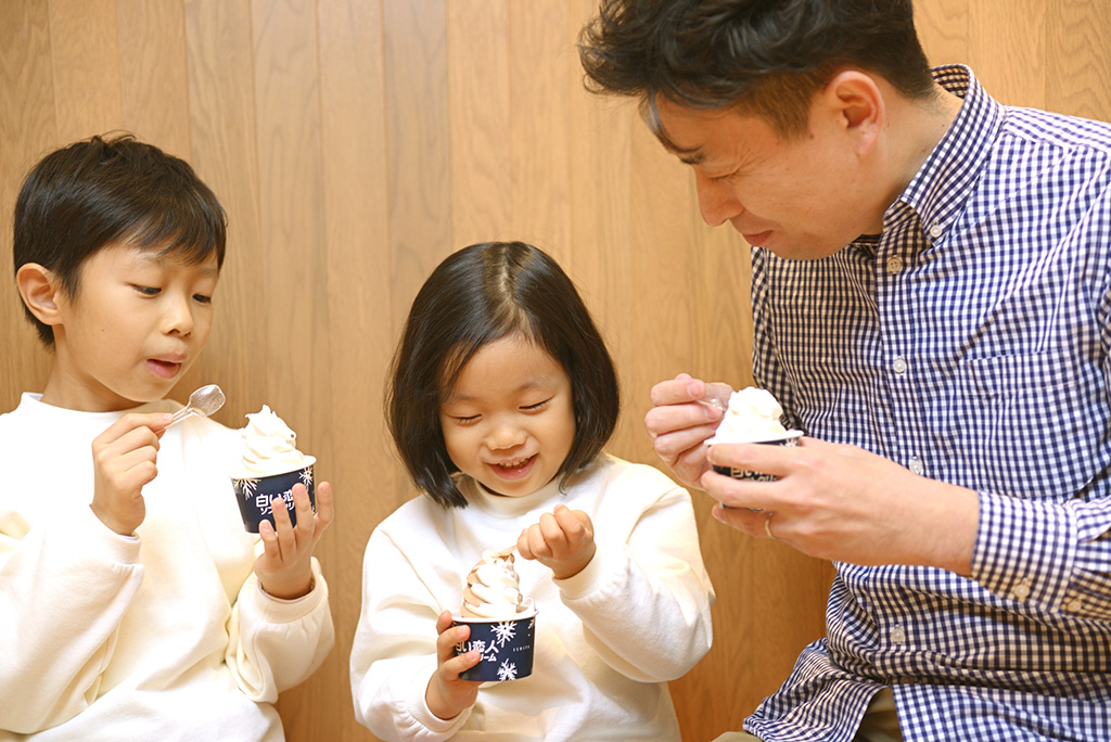 誕生日特典で白い恋人ソフトクリームが1つプレゼント/オリジナルバースデーバッジ/白い恋人パーク（北海道／札幌市）