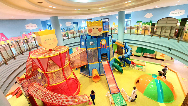 大型遊具「きんぐとくぃーん」／壬生町おもちゃ博物館