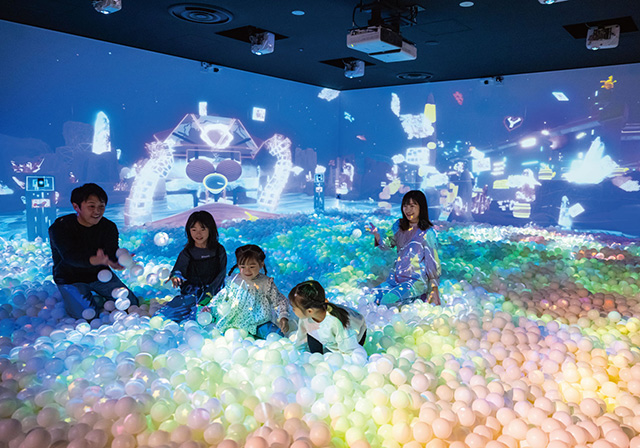 冒険型デジタルボールプール「ZABOOM JOURNEY」/リトルプラネット イオンモール川口