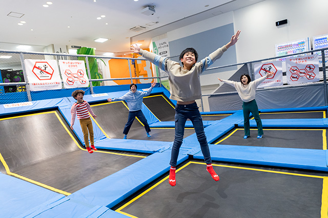 約200坪のトランポリンエリア／トンデミ幕張