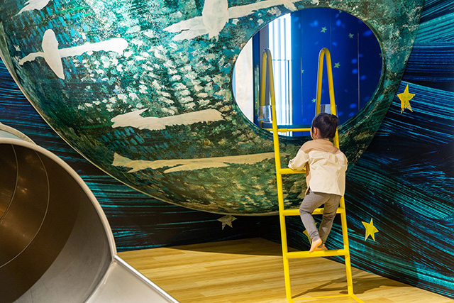 絵本『パパ、お月さまとって!』の世界を表現した「お月さま」ゾーン/プレイパーク エリック・カール