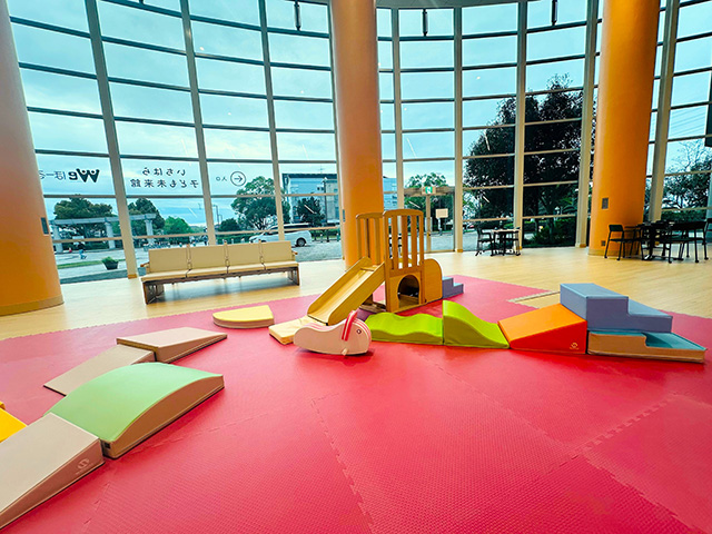 プレゼンテーションテラスにあるキッズスペース／いちはら子ども未来館（weほーる）