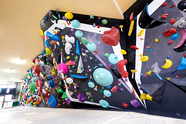 メインウォール/ディーボルダリングプラス八千代