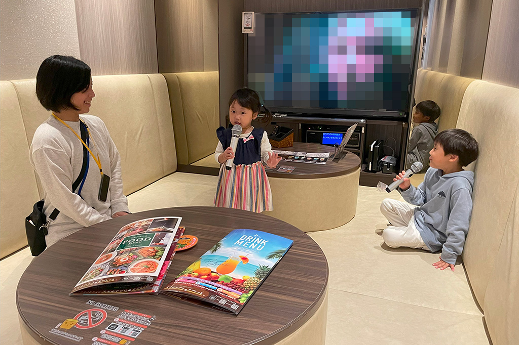 カラオケで楽しむ様子/べるべるパーク(大阪府/大阪市)