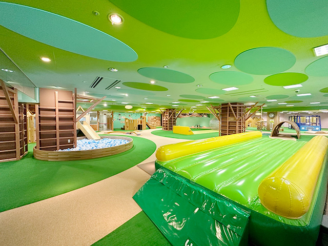 トランポリンで思いっきり飛び跳ねられる／旭川市こども向け屋内遊戯場「もりもりパーク」