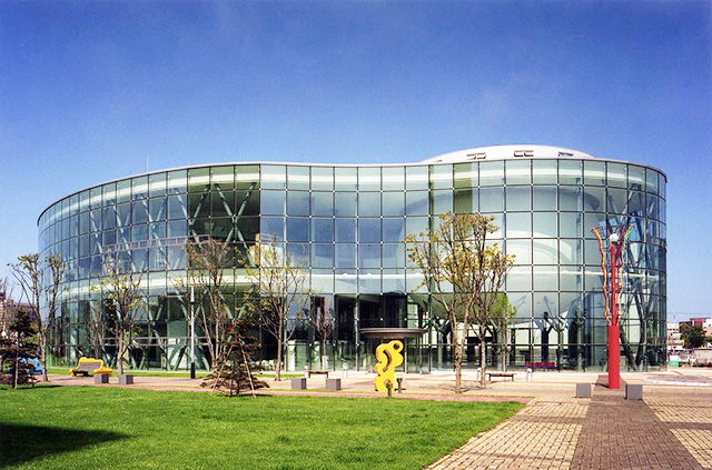 ユニークな4階建て大型施設／釧路市こども遊学館