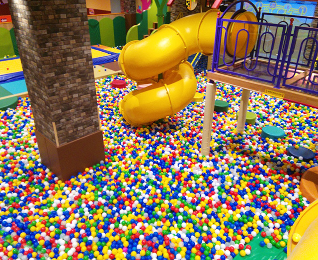 キッズコーナーにあるボールプール(写真はイメージ)／ラウンドワン スタジアム札幌北21条店