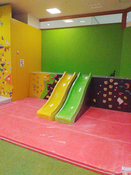 すべり台コーナー／ディーボルダリング仙台長町