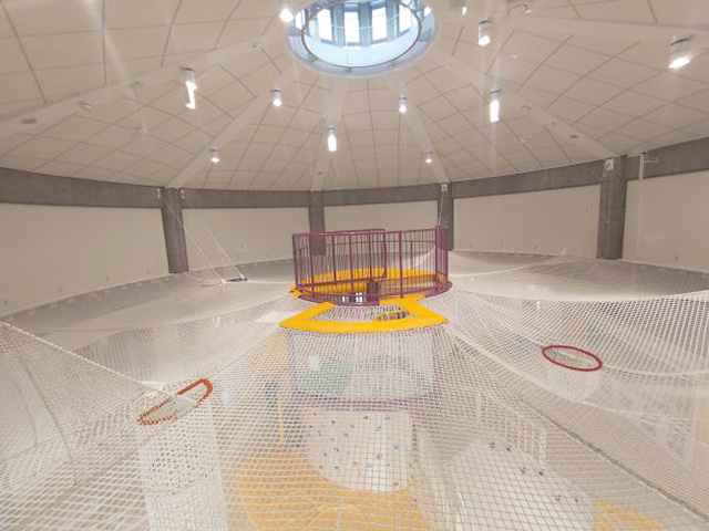 ネット遊具上／小坂田公園