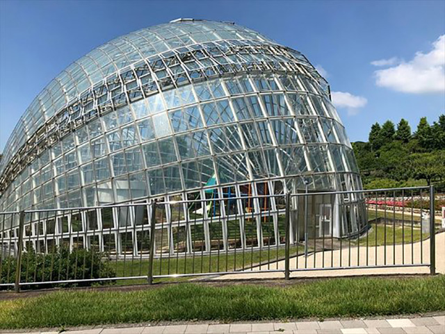 近未来的なユニークな外観／笛吹川フルーツ公園