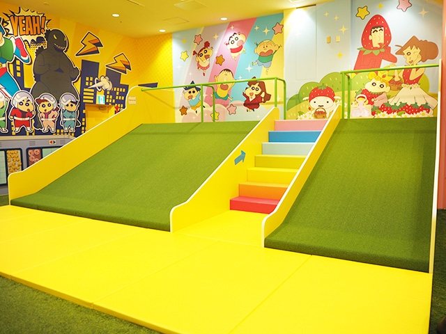 ワクワク土手遊び/クレヨンしんちゃん オラの あそべるゆめぱ～く くずは（大阪府/枚方市）