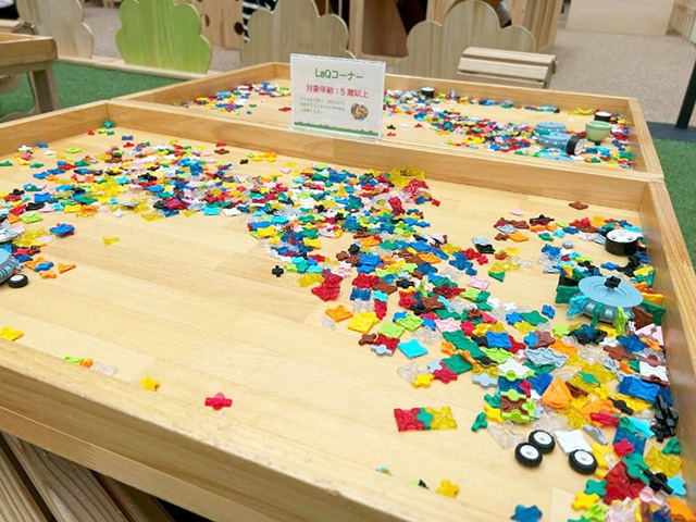 椅子に座ってブロック遊びができる／こどもっちパーク （兵庫県／神戸市）