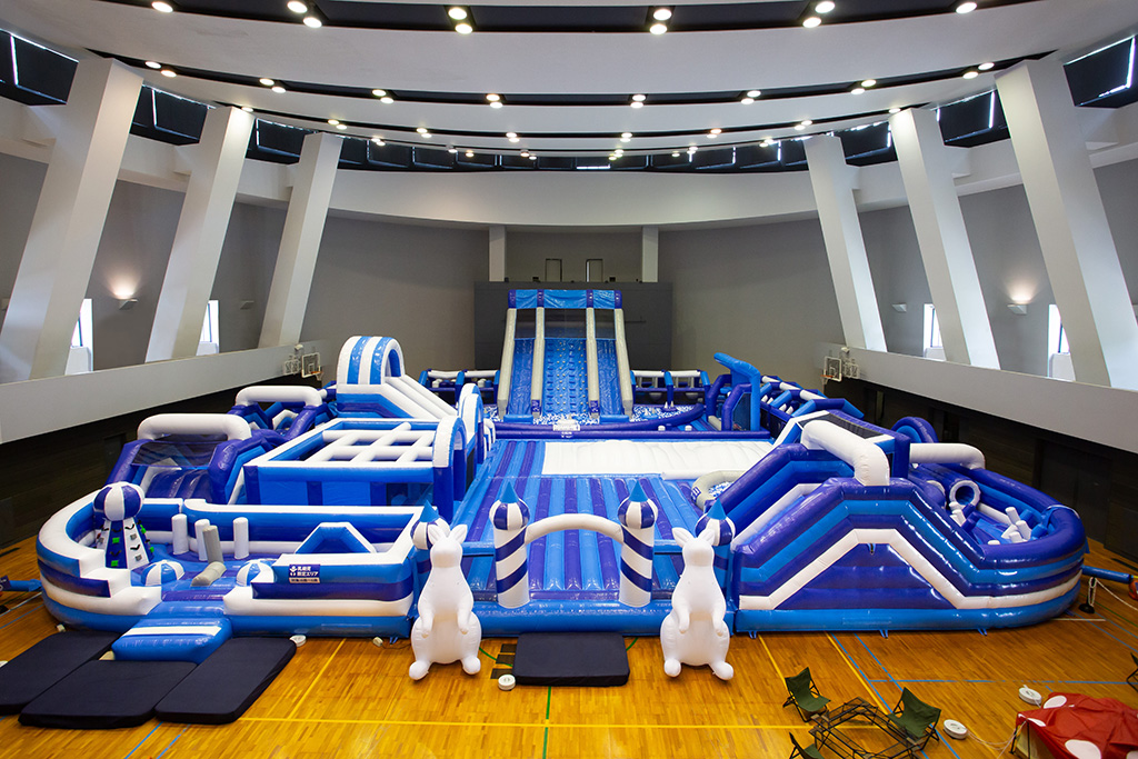 室内エアアスレチック/HIYOSHI PLAY ARENA チューブスライダー（京都府/南丹市）