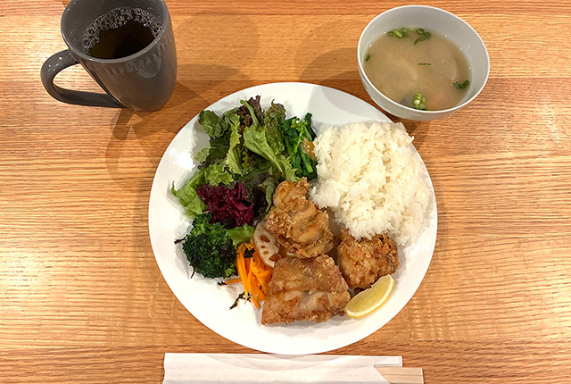 福岡県福津市にある「南部食堂」さんの、彩り豊かなワンプレート/ポケマルおやこ地方留学（福岡県/古賀市）