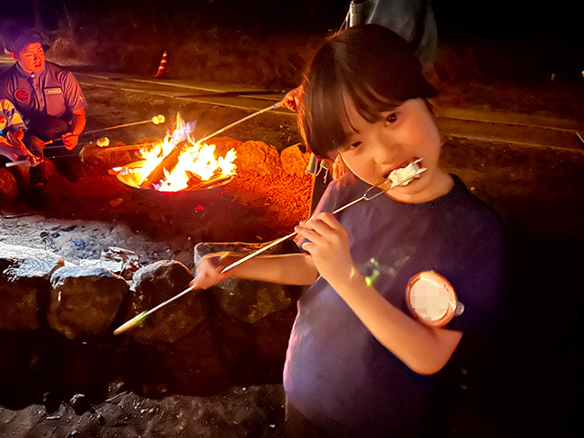 マシュマロを食べる様子/BUB RESORTつくば（茨城県/つくば市）