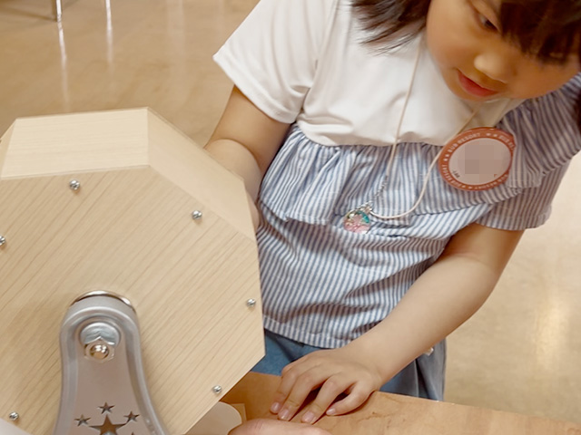 ガラガラポンをする様子/BUB RESORTつくば（茨城県/つくば市）