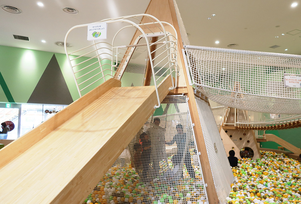 全身を動かす「もりのあそびば」/京王あそびの森 HUGHUG(東京都/日野市)