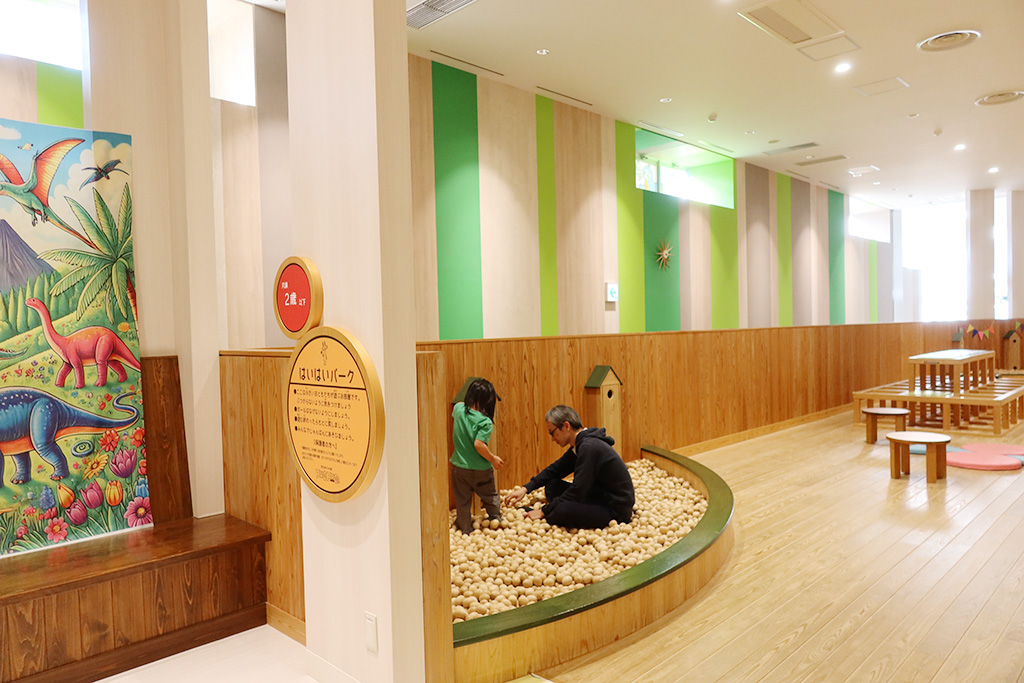 思いっきりはいはいできる「はいはいパーク」/京王あそびの森 HUGHUG(東京都/日野市)