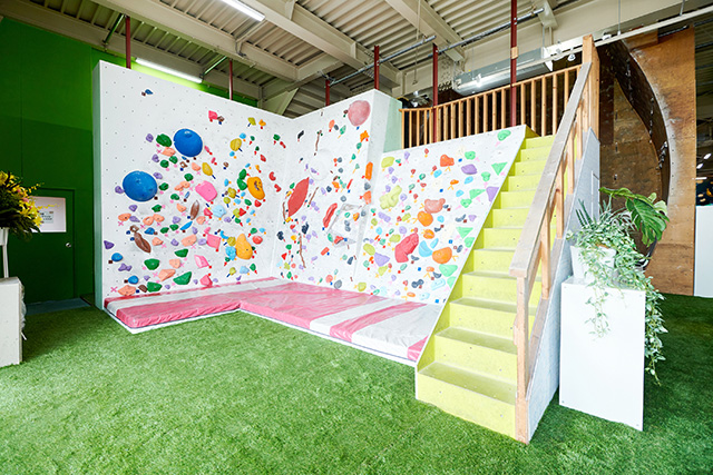 キッズボルダリングエリア(２歳〜)／ディーボルダリングプラスリード春日部（埼玉県／春日部市）