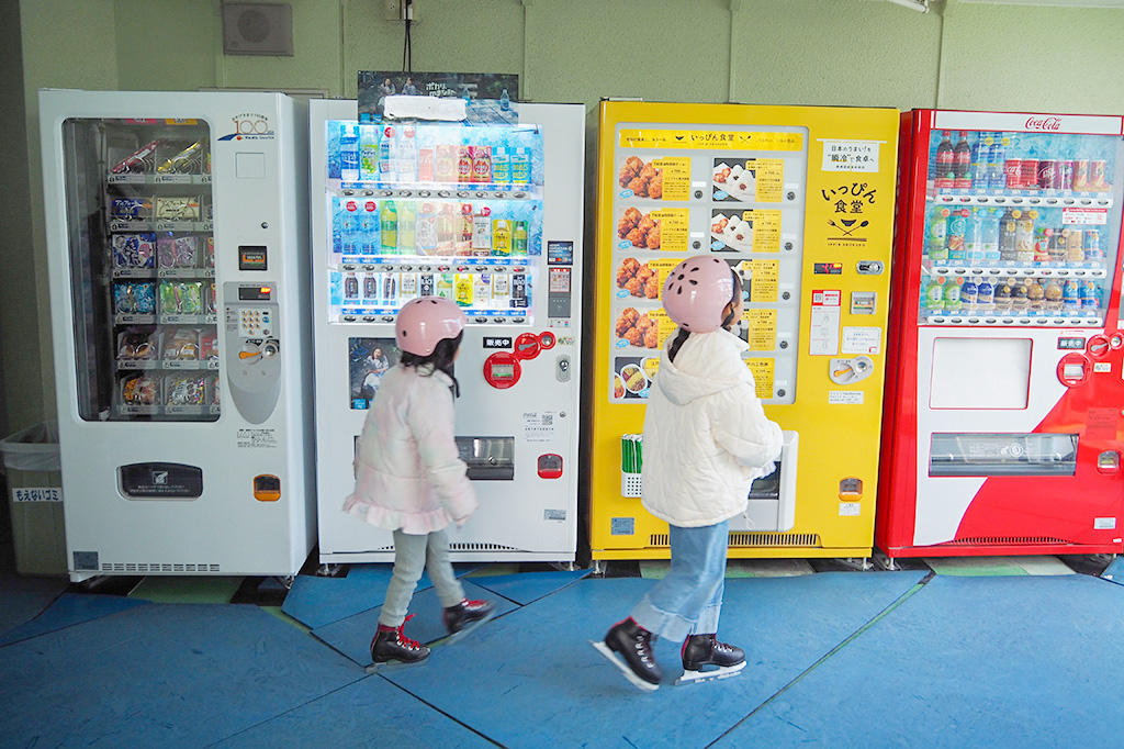 軽食やお菓子も揃った自動販売機コーナー/江戸川区スポーツランド（東京都/江戸川区）