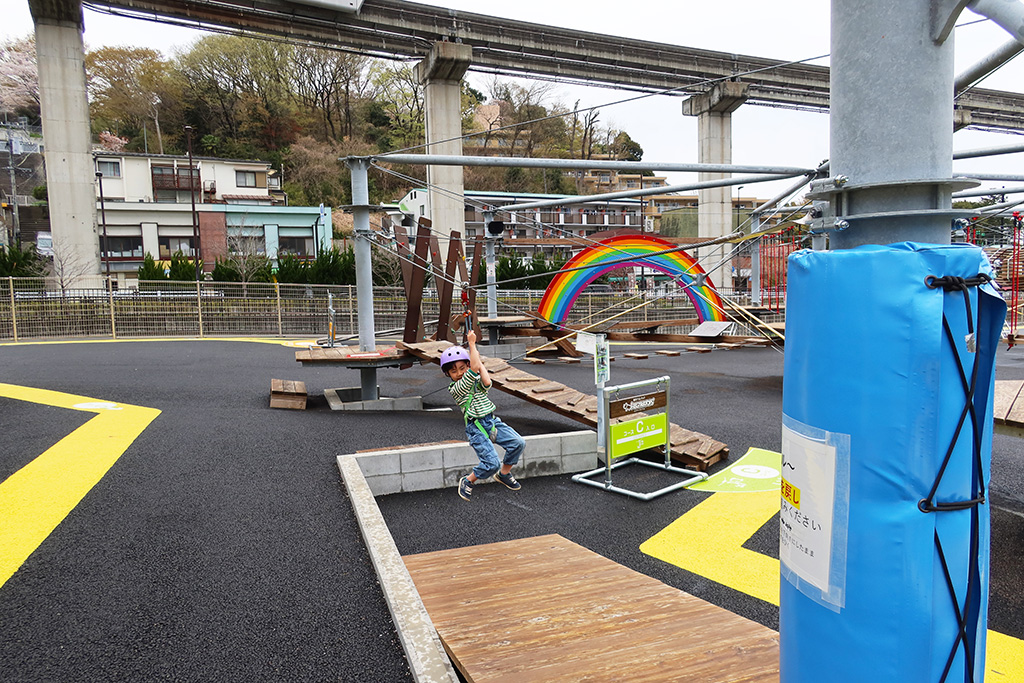 長さ約10メートルのジップライン/HUGTRATOPS(ハグトラトプス)(東京都/日野市)