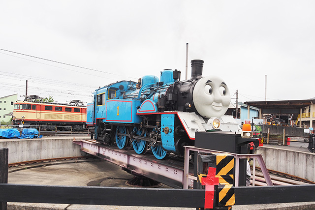 きかんしゃトーマス号 転車台の転向作業/大井川鐵道「きかんしゃトーマス号」2025