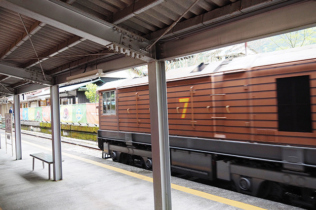 折り返しとなる奥泉駅/大井川鐵道「きかんしゃトーマス号」2025