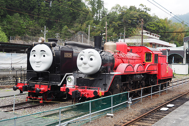 頭駅構内にある「トーマスフェア千頭サテライト会場」/大井川鐵道「きかんしゃトーマス号」2025