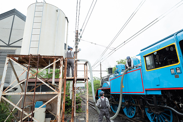 給水作業の見学の様子/大井川鐵道「きかんしゃトーマス号」2025