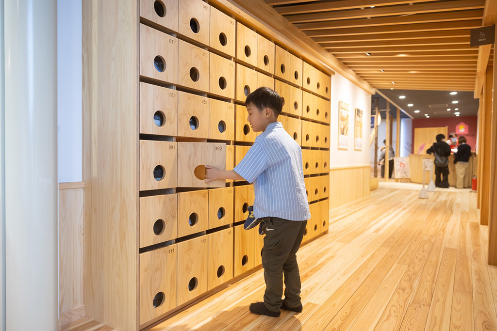 靴ロッカー/奈良おもちゃ美術館(奈良県/三郷町)