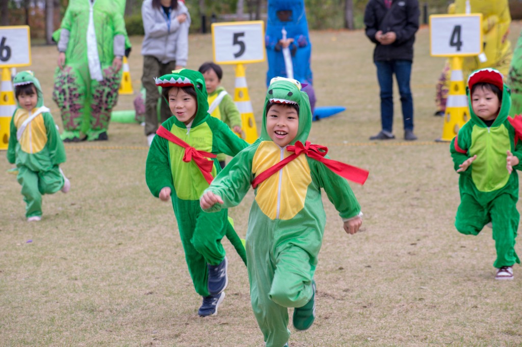 ティラノサウルスレース/三角広場まつり TOKYOキッズフェスタ2025(東京都/新宿区)