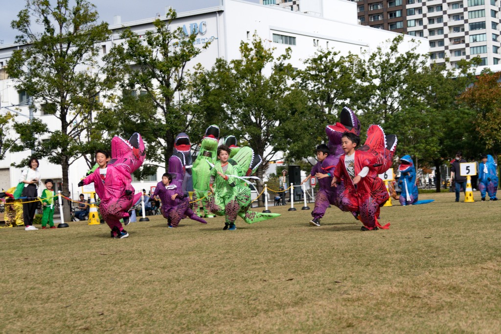 ティラノサウルスレース/三角広場まつり TOKYOキッズフェスタ2025(東京都/新宿区)