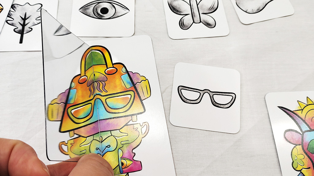 はんぶんかくれんぼ/2750円/ジーピー