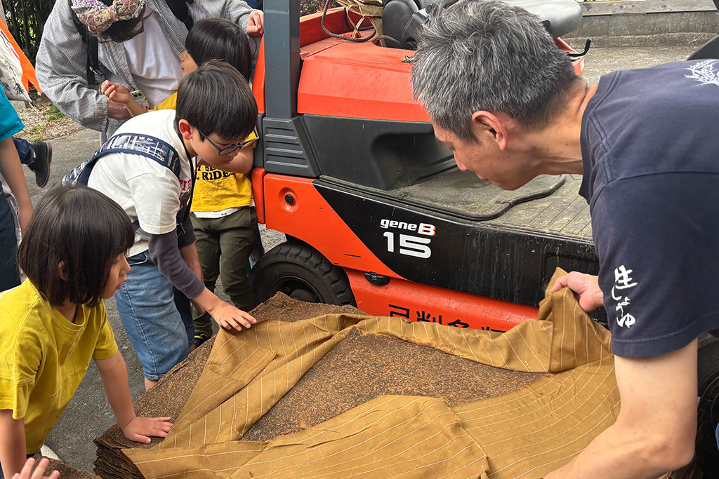 桶で発酵・醸成したもろみ