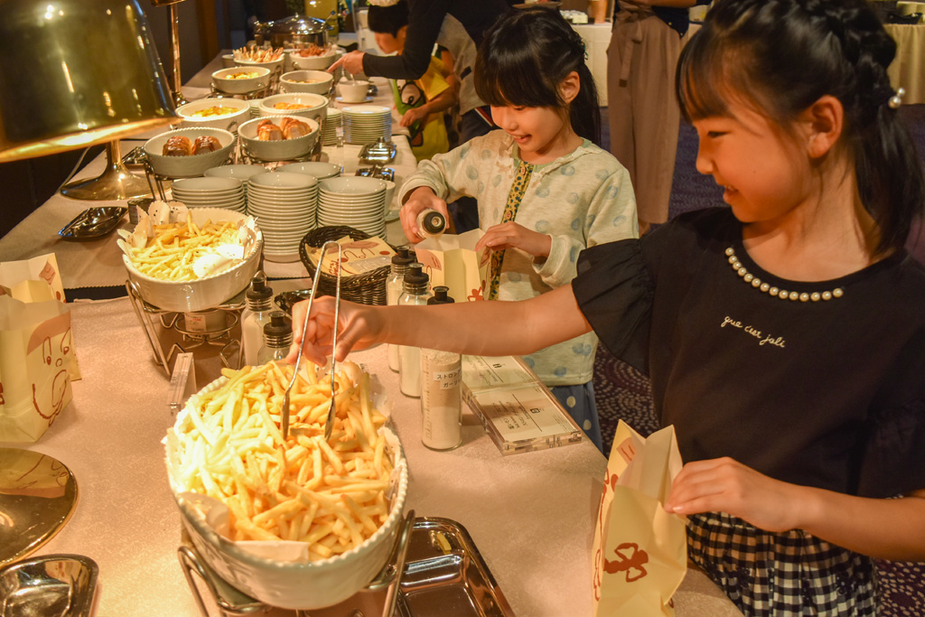 ふりしゃかポテトなど子どもに人気のメニューも充実／ホテル椿山荘東京