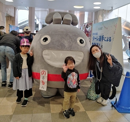 東急線キャラクター「のるるん」のグリーティングの様子/環境月間イベント 身近なモノ・コトから資源循環を感じてみよう！～エコで生活を豊かに～（神奈川県/横浜市）