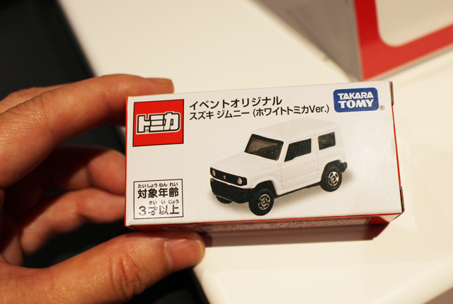 オリジナルのホワイトトミカ(880円)/タカラトミープラネット ららぽーと安城(愛知県/安城市)