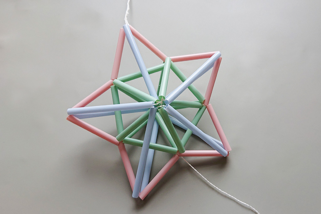 立体的な星の完成／自由研究-工作-ヒンメリ